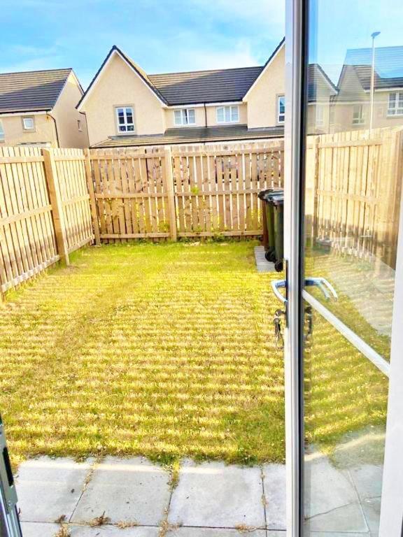 3 Bed House With Parking Near Airport Villa EDI Exterior foto