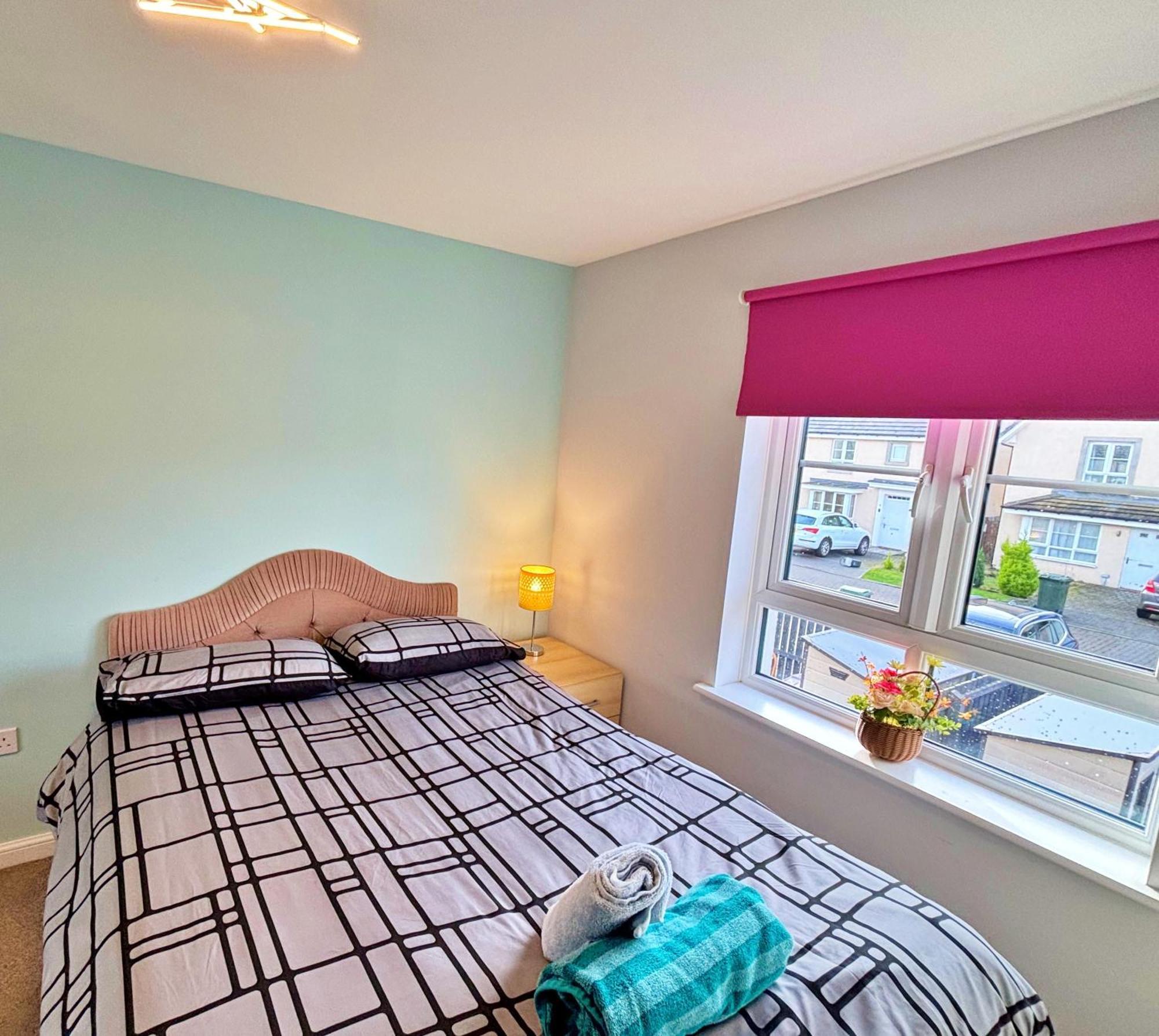 3 Bed House With Parking Near Airport Villa EDI Exterior foto