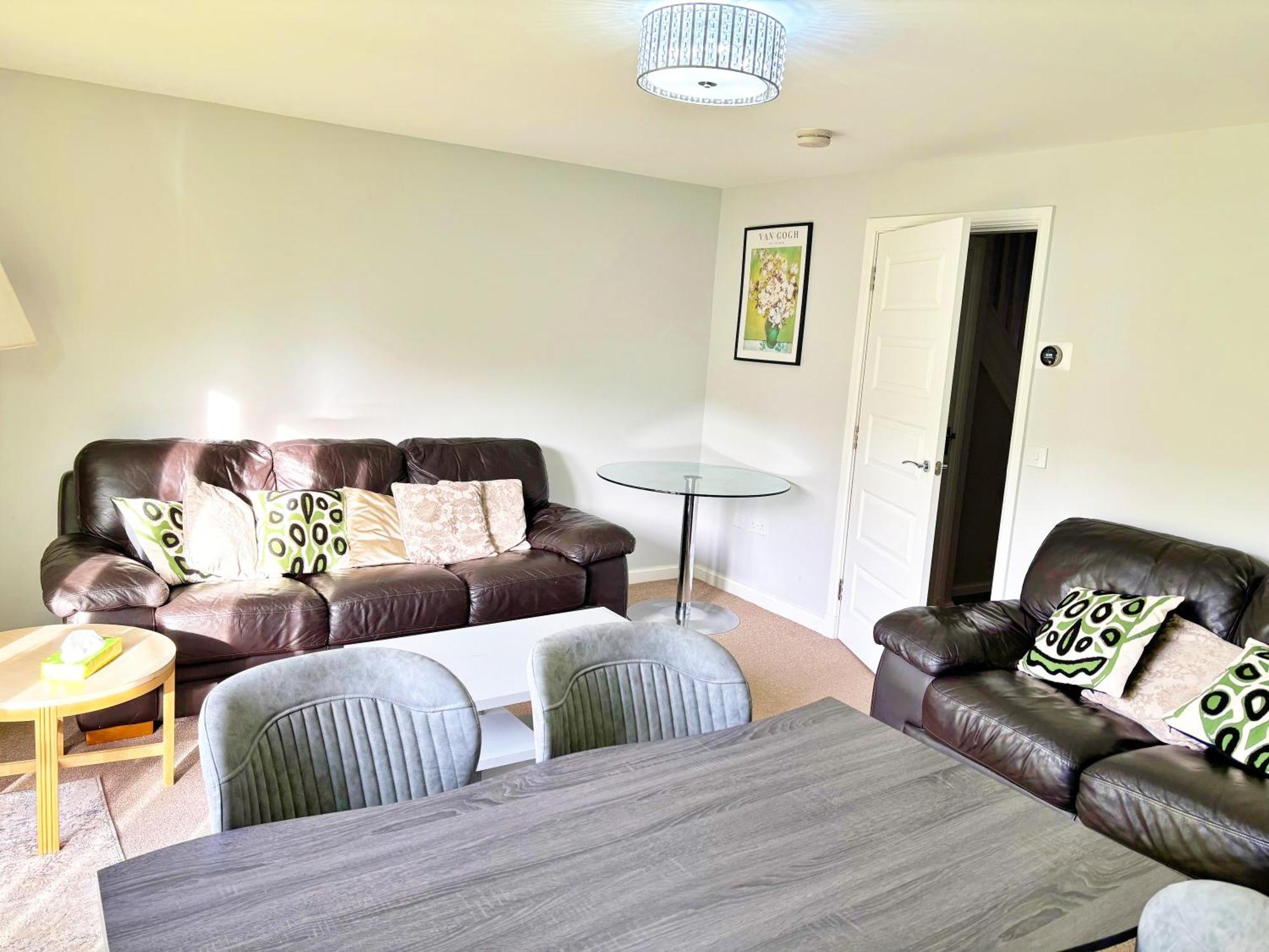 3 Bed House With Parking Near Airport Villa EDI Exterior foto