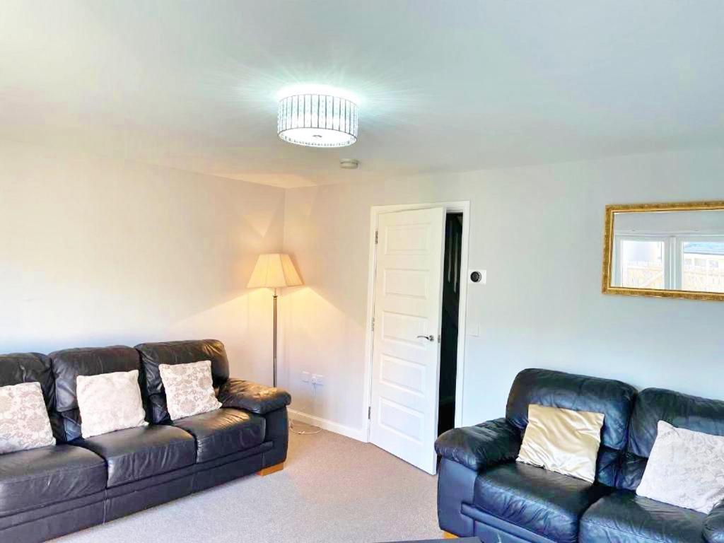 3 Bed House With Parking Near Airport Villa EDI Exterior foto
