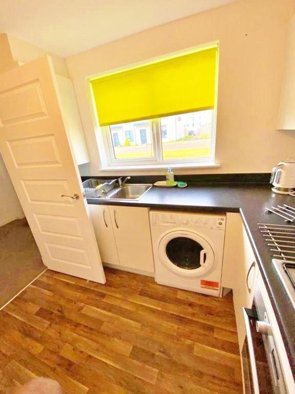3 Bed House With Parking Near Airport Villa EDI Exterior foto
