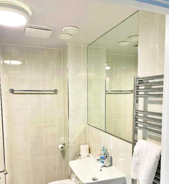 3 Bed House With Parking Near Airport Villa EDI Exterior foto